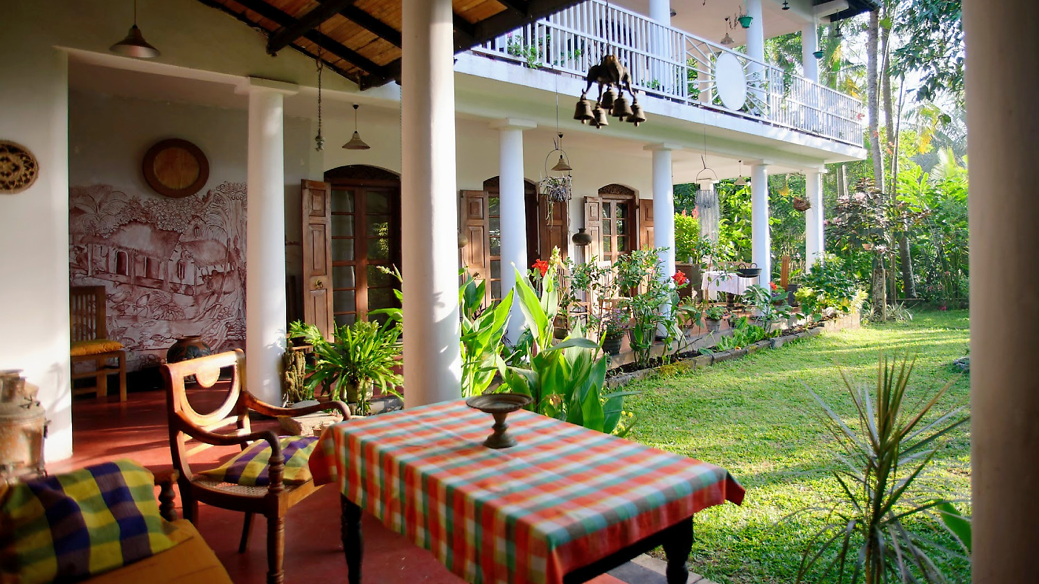 Suriyakantha walawwa, 18th-century house in Kandy &mdash; aerial view of the courtyard